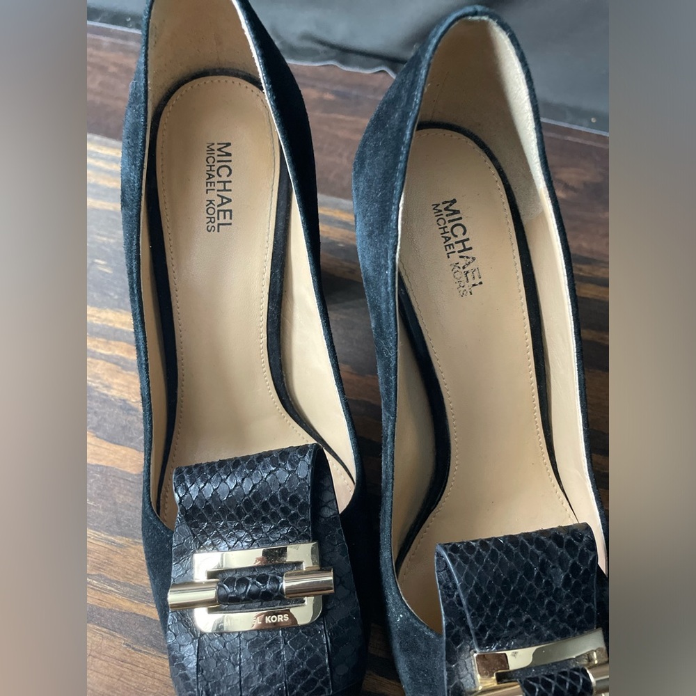 Women's Michael Kors Gloria Kiltie Pump - Picture 2 of 5